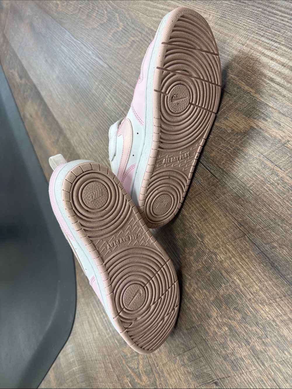 Nike Kids White and Light Pink Low-Top Sneakers - Picture 3 of 4